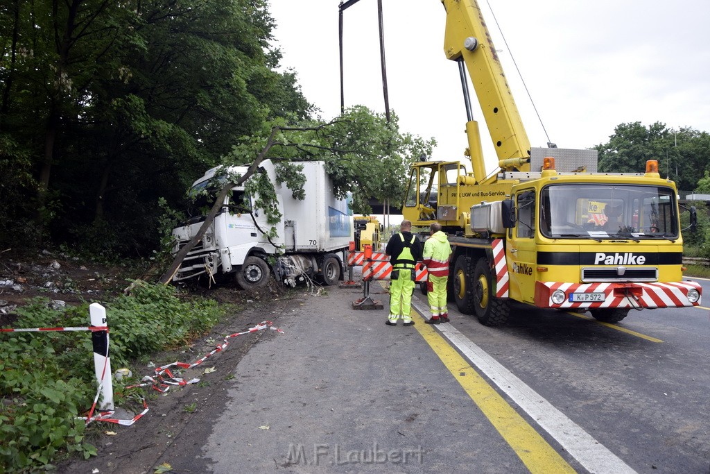 Schwerer VU A 3 Rich Oberhausen Hoehe AK Leverkusen P400.JPG - Miklos Laubert